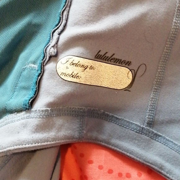 Lululemon - Picture 3 of 3